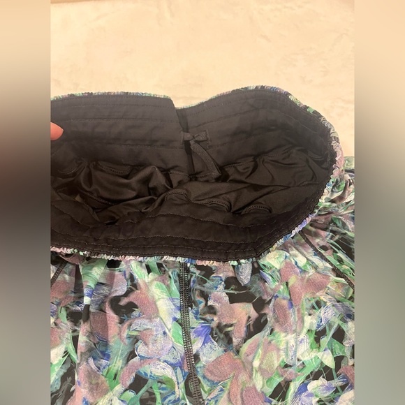 Athletic Shorts - Picture 3 of 5